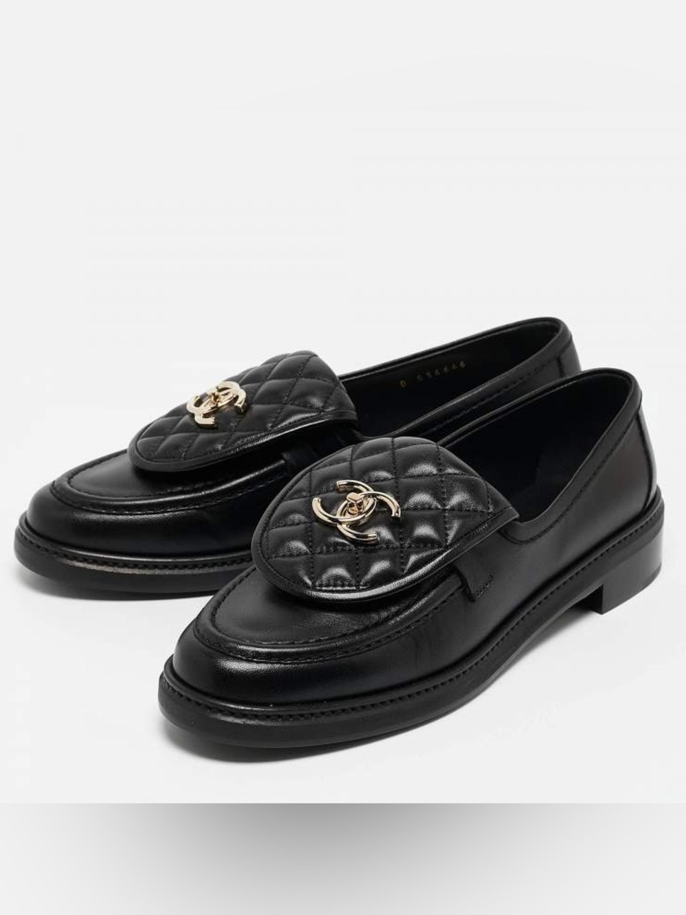 🖤Chanel turnlock loafer. Size 7.